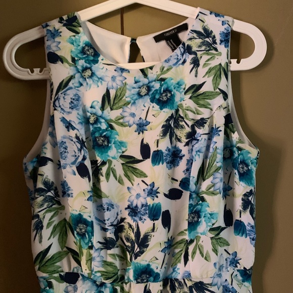 Dress - Picture 3 of 4